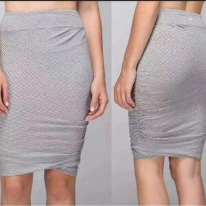 Lululemon Athletica Gray Ruched Pencil Skirt Casual